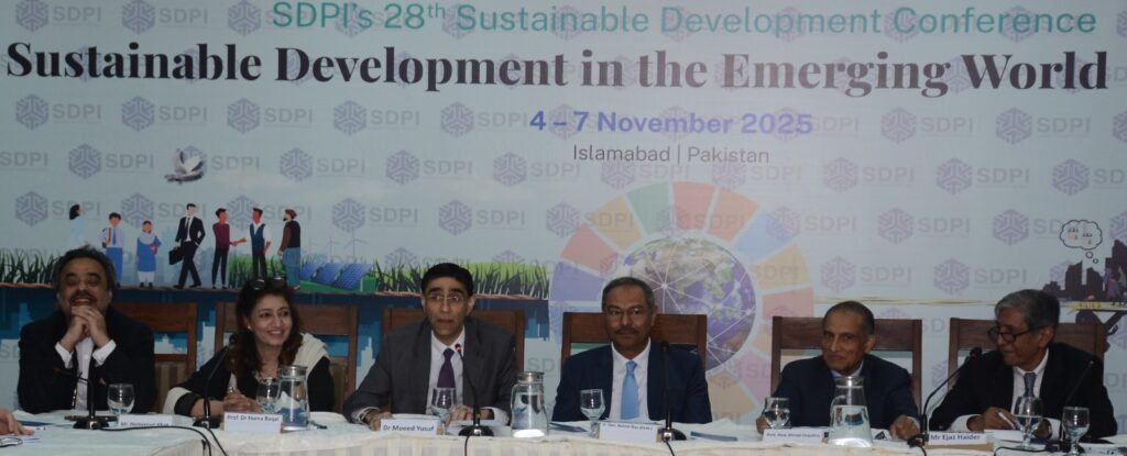 اسلام آباد میں ایس ڈی پی آئی کانفرنس 2025 کے دوران ماہرین ماحولیاتی انصاف، سبز معیشت، موسمیاتی تبدیلی اور مالی شفافیت پر اظہارِ خیال کرتے ہوئے
