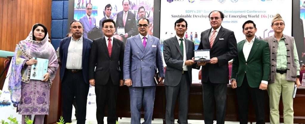 اسلام آباد میں ایس ڈی پی آئی کانفرنس 2025 کے دوران ماہرین ماحولیاتی انصاف، سبز معیشت، موسمیاتی تبدیلی اور مالی شفافیت پر اظہارِ خیال کرتے ہوئے