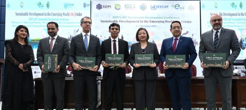 ورلڈ بینک اور یو این ڈی پی ماہرین پاکستان میں فضائی آلودگی، موسمیاتی تبدیلی اور اقتصادی خطرات پر بات کرتے ہوئے SDPI کانفرنس 2025 میں