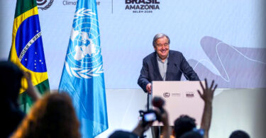 کوپ30حتمی اعلامیہ میں تاخیر، فوسل فیول اور فنانسنگ اختلافات پر جاری عالمی موسمیاتی مذاکرات کی تصویر