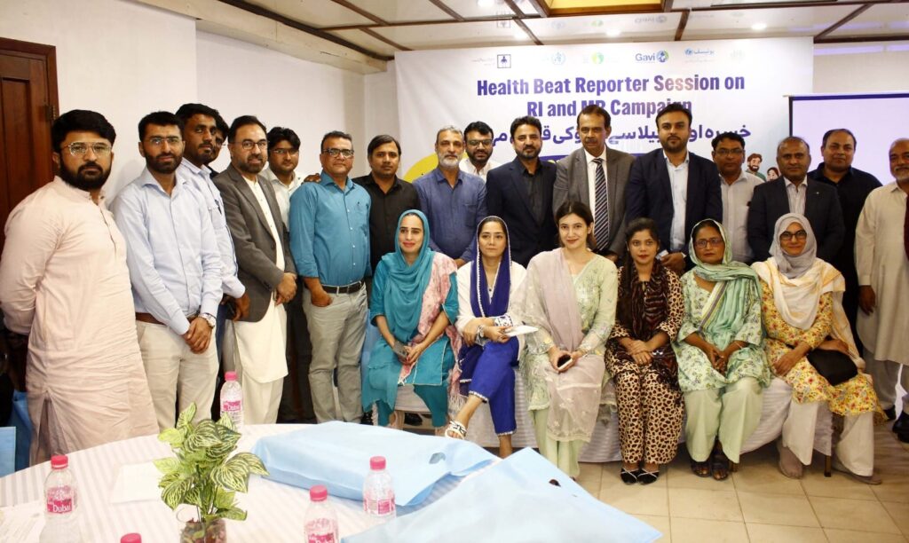 کراچی میں ای پی آئی سندھ اور یونیسیف کی جانب سے خسرہ اور روبیلہ ویکسینیشن مہم پر میڈیا بریفنگ، جس میں صوبے کے 21.5 ملین بچوں کو حفاظتی ٹیکے لگانے کا ہدف بتایا گیا۔