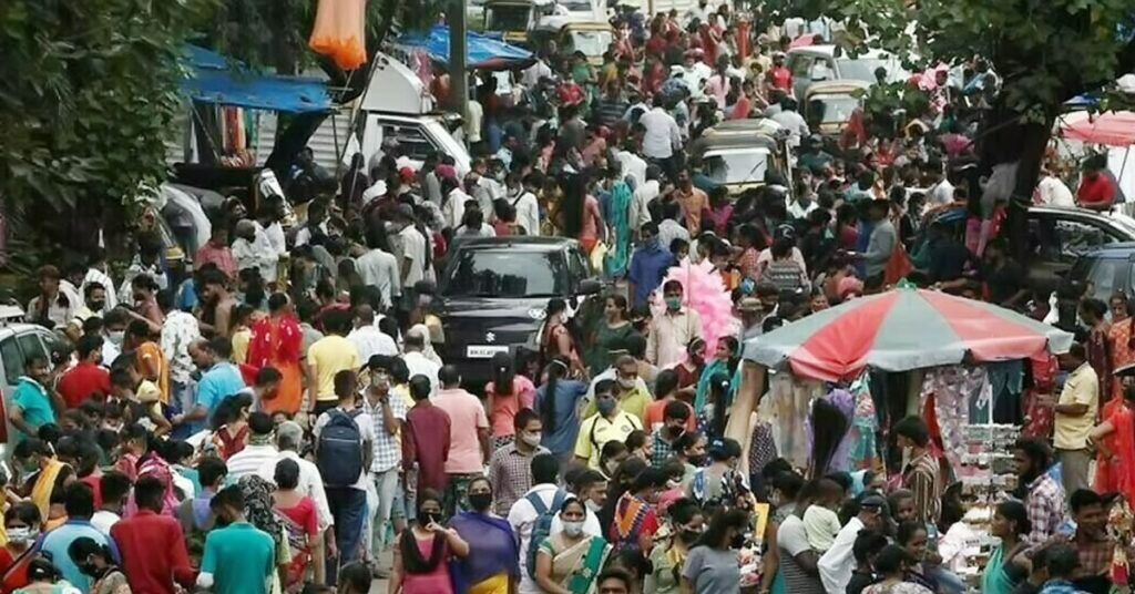 Karachi ka shehri tosee ka manzar, barhte mosmi khatraat, sea level rise aur urban population growth ka aerial view