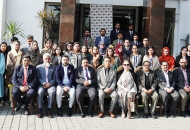 پاکستان میں بڑھتی گرمی کا بحران خوراک، مویشی اور عوامی صحت کو متاثر کر رہا ہے، شدید گرمی زرعی پیداوار اور روزگار میں کمی کا باعث بن رہی ہے۔