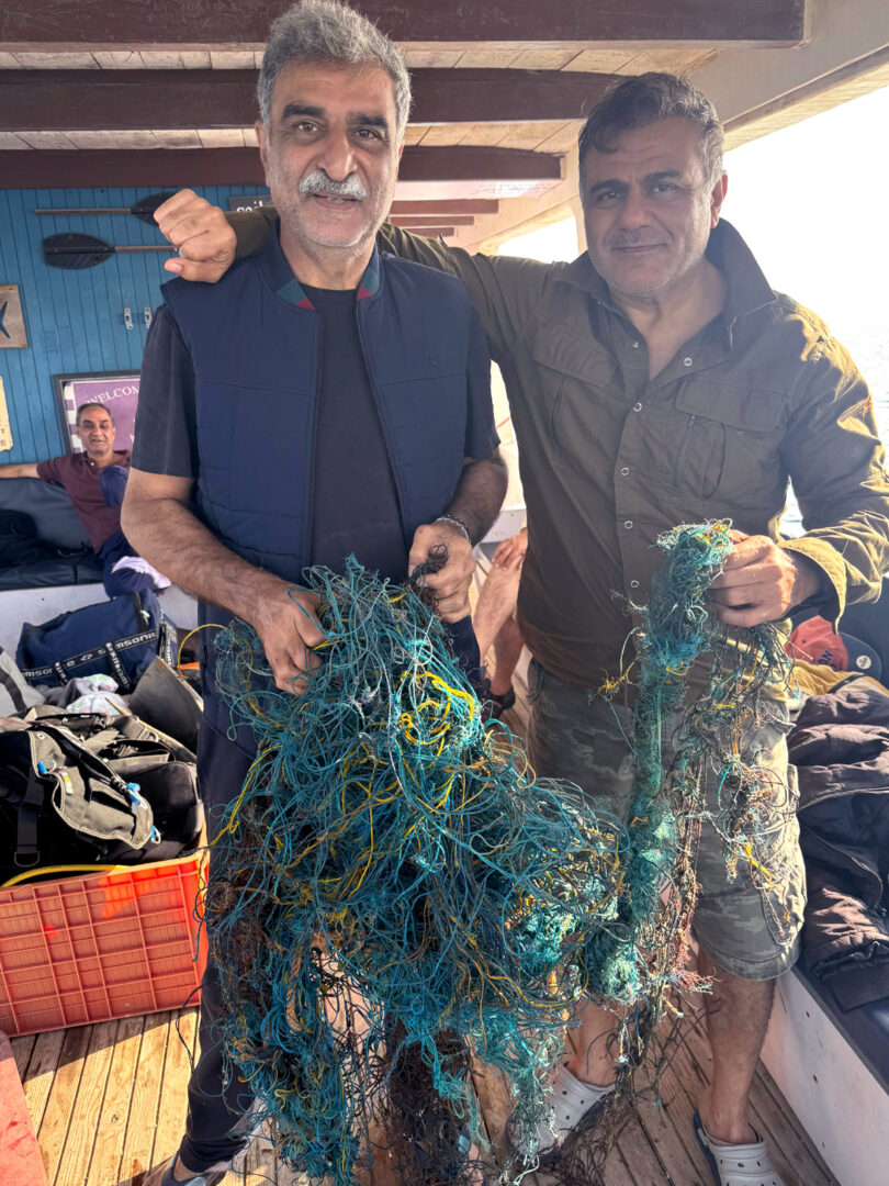 جزیرہ استولا (ہفت تلار) کے جرمن ریک پر تجربہ کار ڈائیورز کی جانب سے گھوسٹ نیٹ کی بازیابی، سمندری حیات کے تحفظ کے لیے اہم اقدام