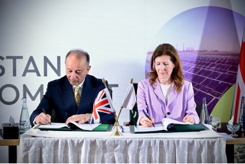 پاکستان اور برطانیہ کا گرین کمپیکٹ، موسمیاتی تبدیلی، صاف توانائی اور مینگرووز کی بحالی کا معاہدہ