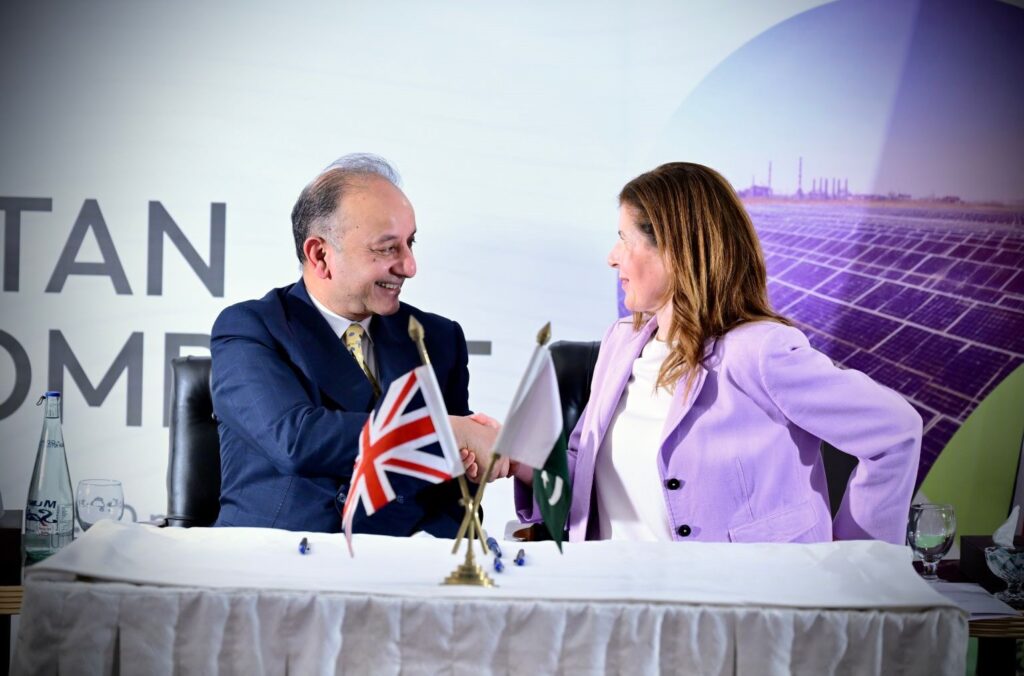 پاکستان اور برطانیہ کا گرین کمپیکٹ، موسمیاتی تبدیلی، صاف توانائی اور مینگرووز کی بحالی کا معاہدہ