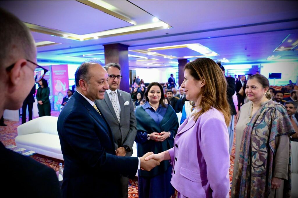 پاکستان اور برطانیہ کا گرین کمپیکٹ، موسمیاتی تبدیلی، صاف توانائی اور مینگرووز کی بحالی کا معاہدہ