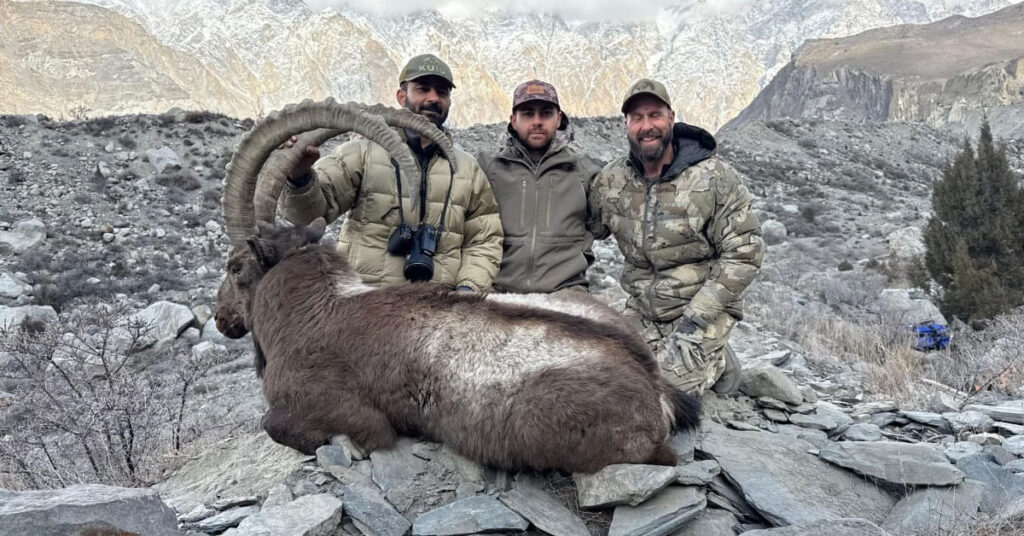 بالائی ہنزہ میں 45 انچ سینگ والے ہمالیائی آئی بیکس کے شکار کا منظر، کمیونٹی کنزرویشن ہنٹنگ ایریا حسینی