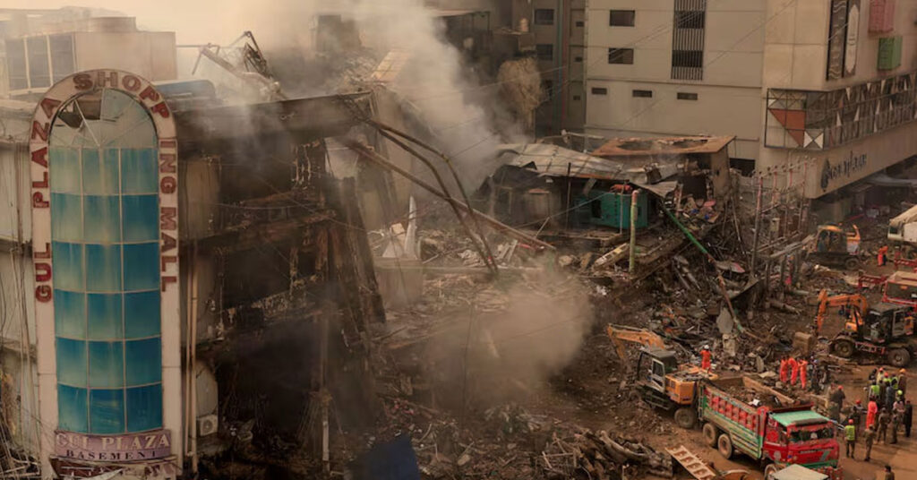 Smoke and debris after Gul Plaza fire highlighting environmental pollution in Karachi